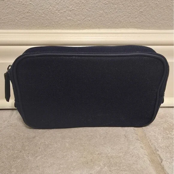 NWOT Burberry travel bag, navy blue brand new - Picture 4 of 5